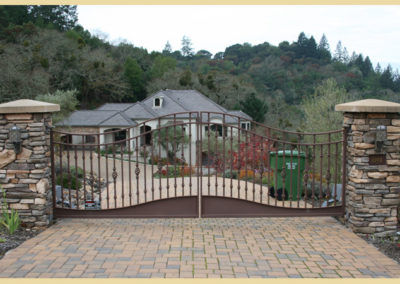 Bell Curve Bi-Parting Driveway Gate w/ Recessed Bottom Panel, Baskets & Knuckles