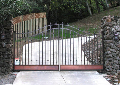 Bell Curve Bi-Parting Driveway Gate w/ Spear Tip Finials, Knuckles & Copper Bottom Panel