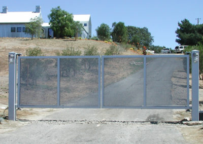 Flat Top Bi-Parting Driveway Gate w/ Rectangular Mesh Panels