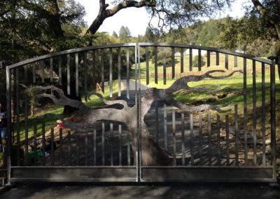 Arch Top Bi-Parting Driveway Gate w/ Center Tree Sculpture